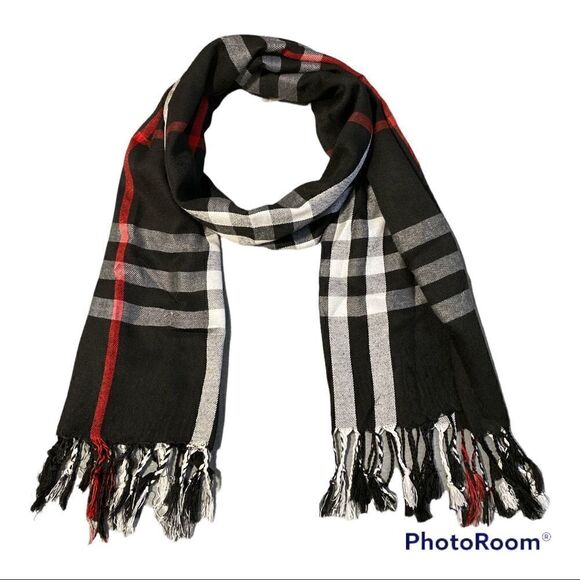 Plaid Pattern Fringe Hem Tartan Scarf in Black - Picture 1 of 6